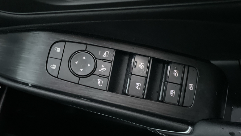 Nissan Qashqai 1.3 DiG-T MH 158 N-Connecta 5dr Xtronic Petrol Hatchback